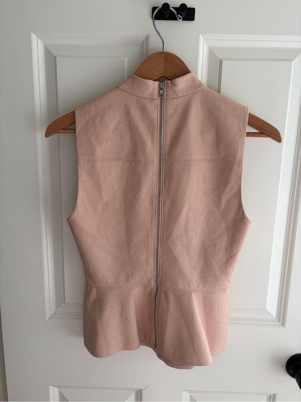 BCBGMaxAzria Sleeveless Mock-Neck Faux Leather in Blush size 2. Fully lined. - Picture 4 of 13
